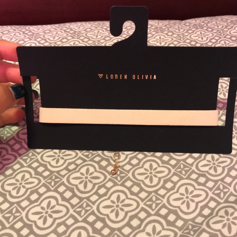 Loren Olivia chocker